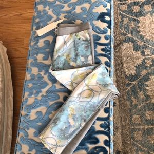 ⭐️Floral Leggings NWT